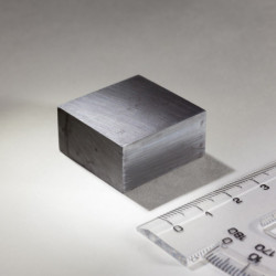 Феритен магнит куб 30x30x15