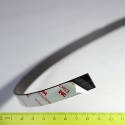 Магнитна лента със дебел самозалепващ слой 15x2 мм
